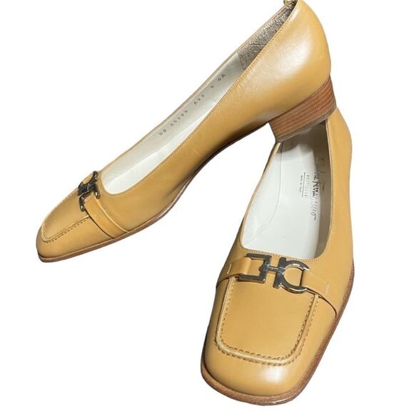 REVOLVE SALVATORE FERRAGAMO Horse Bit Flat Loafer size 9, 4A - Picture 1 of 11